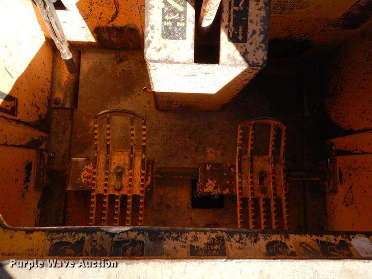 image for item DK8761 Mustang 960  skid steer loader