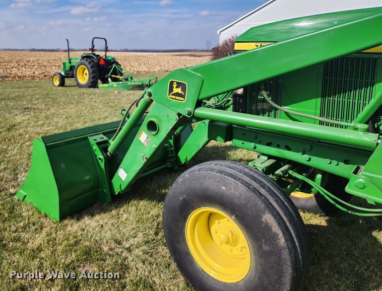 image for item DM4856 1994 John Deere 7210  tractor