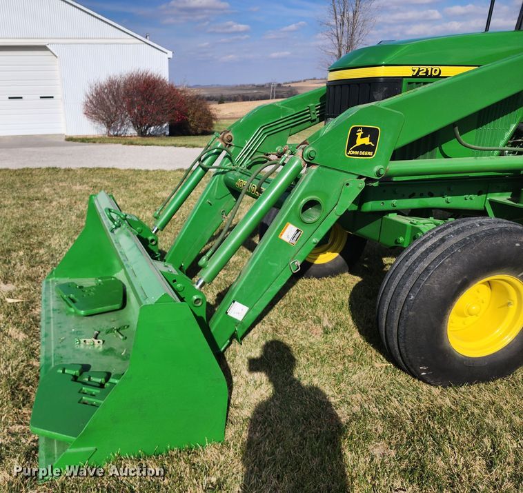 image for item DM4856 1994 John Deere 7210  tractor