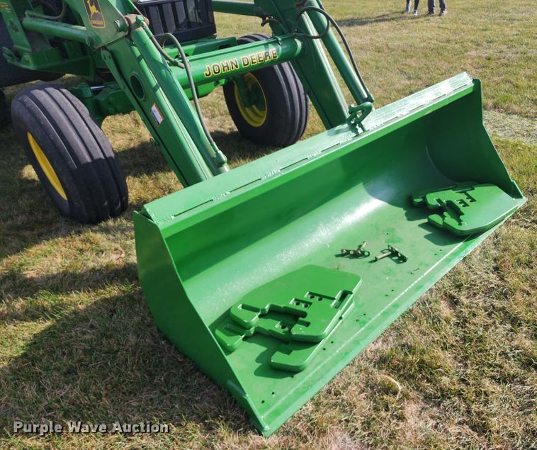 image for item DM4856 1994 John Deere 7210  tractor