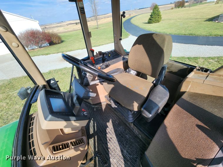 image for item DM4856 1994 John Deere 7210  tractor