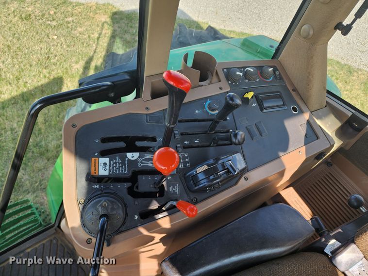 image for item DM4856 1994 John Deere 7210  tractor