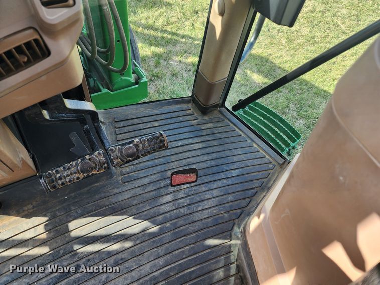 image for item DM4856 1994 John Deere 7210  tractor