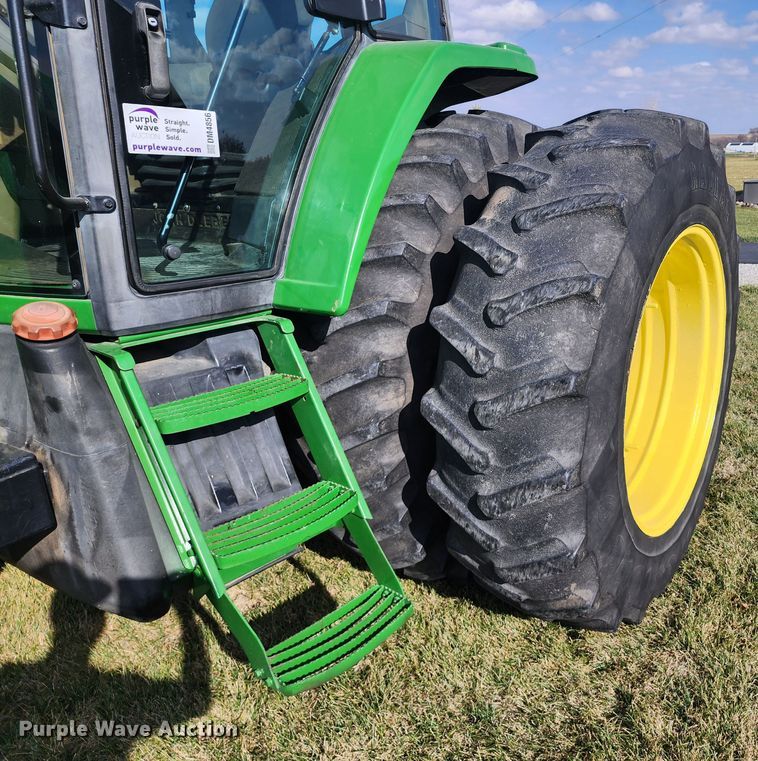 image for item DM4856 1994 John Deere 7210  tractor