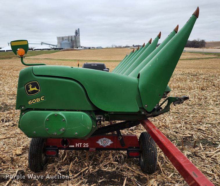 image for item DM4867 2011 John Deere 608CX  corn head