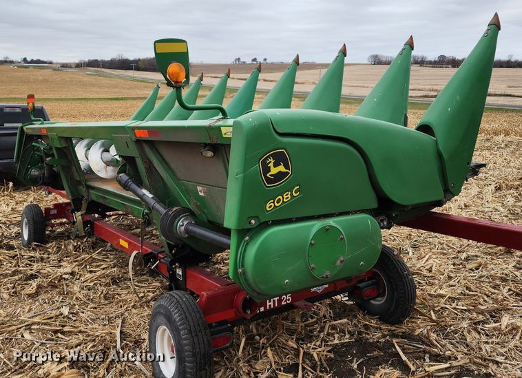 image for item DM4867 2011 John Deere 608CX  corn head