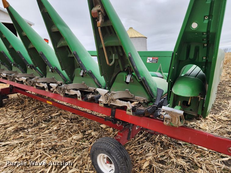 image for item DM4867 2011 John Deere 608CX  corn head