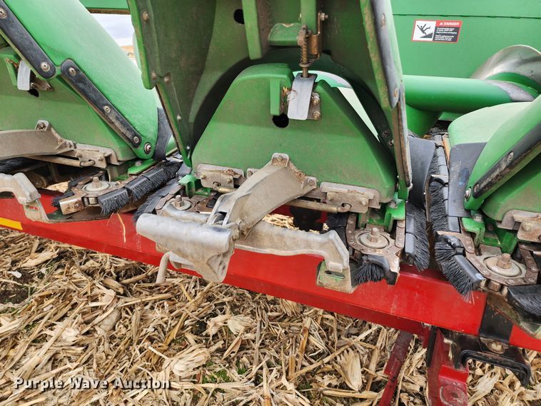 image for item DM4867 2011 John Deere 608CX  corn head