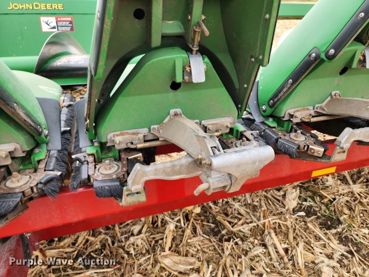 image for item DM4867 2011 John Deere 608CX  corn head