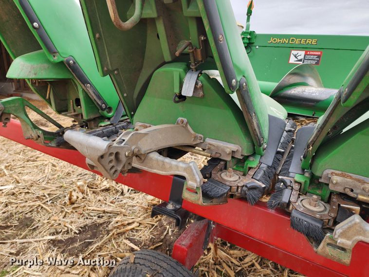 image for item DM4867 2011 John Deere 608CX  corn head