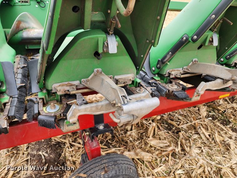 image for item DM4867 2011 John Deere 608CX  corn head