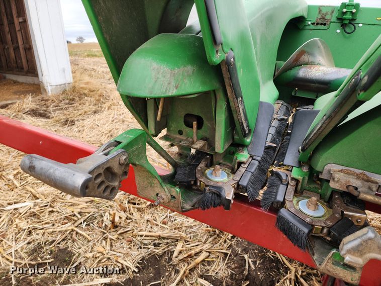 image for item DM4867 2011 John Deere 608CX  corn head