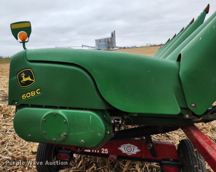 image for item DM4867 2011 John Deere 608CX  corn head