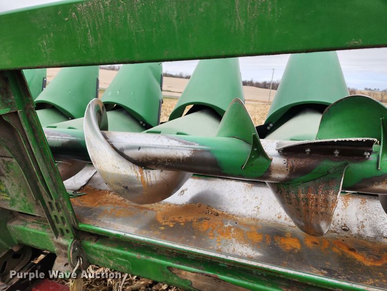 image for item DM4867 2011 John Deere 608CX  corn head