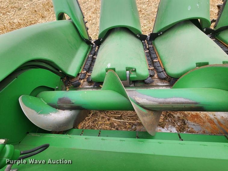 image for item DM4867 2011 John Deere 608CX  corn head