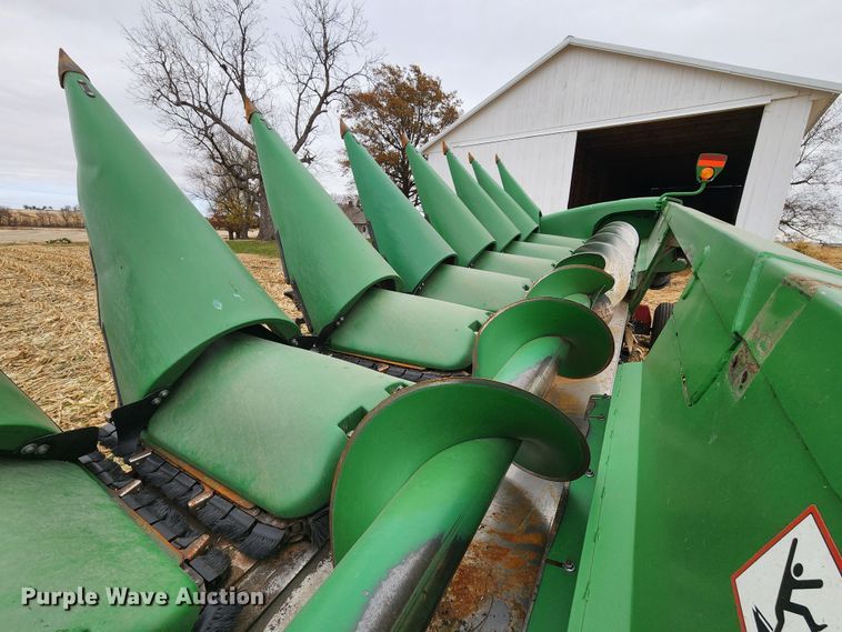 image for item DM4867 2011 John Deere 608CX  corn head