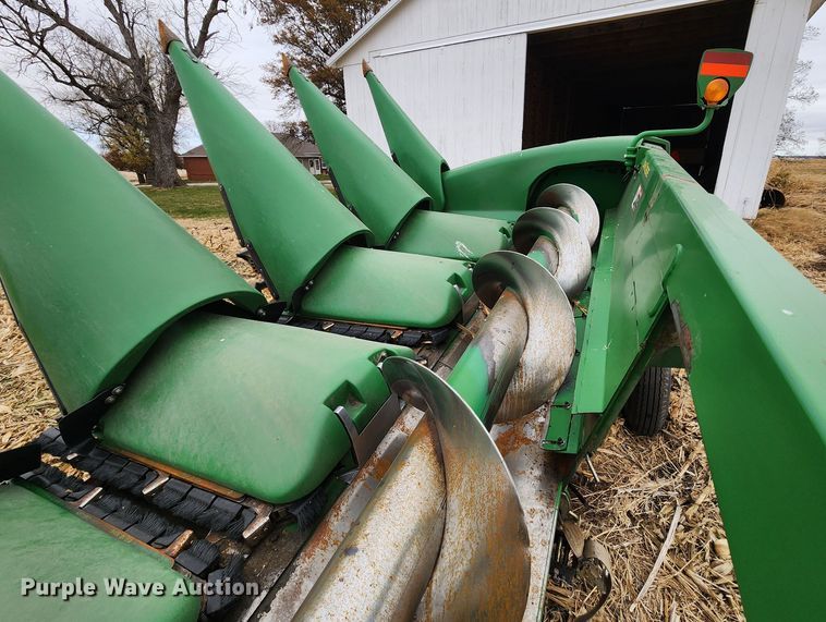 image for item DM4867 2011 John Deere 608CX  corn head