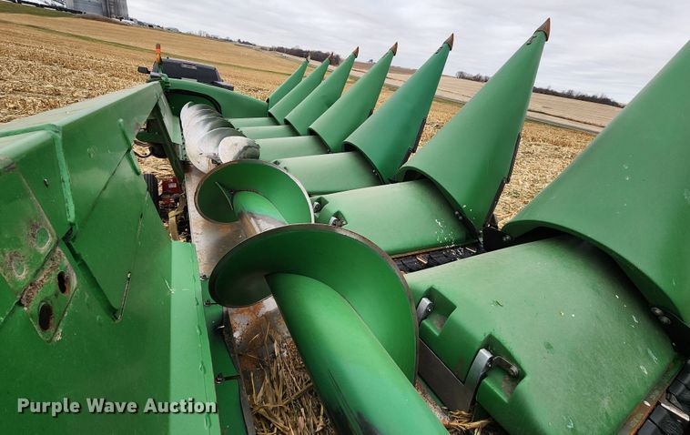 image for item DM4867 2011 John Deere 608CX  corn head