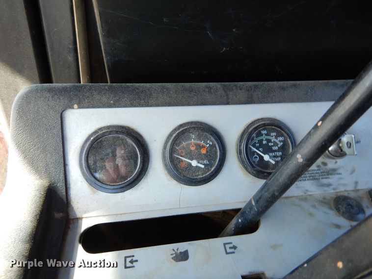 image for item DN6261 1996 Hesston 8100  windrower