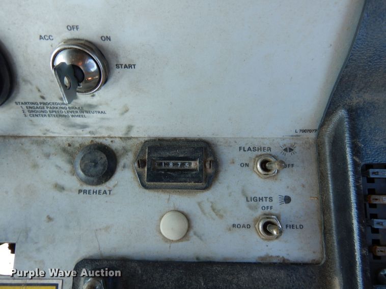 image for item DN6261 1996 Hesston 8100  windrower