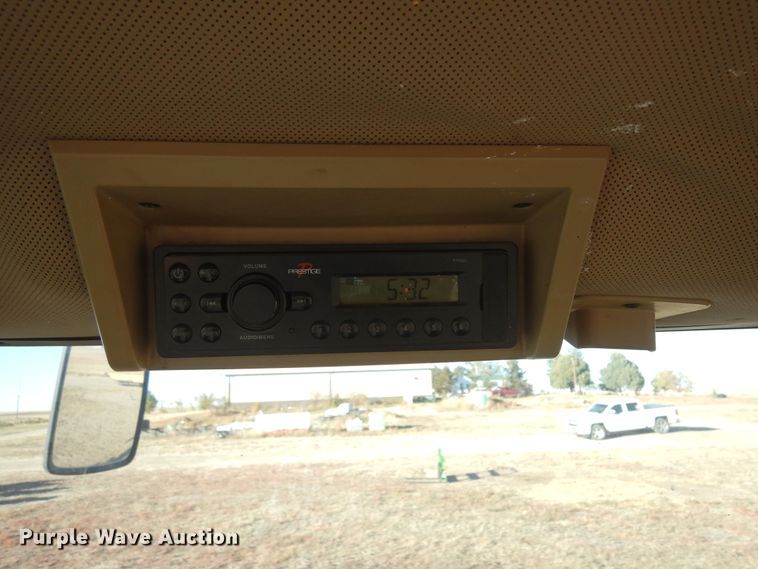 image for item DN6265 1998 John Deere 8200  MFWD tractor