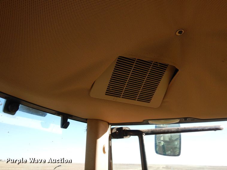 image for item DN6265 1998 John Deere 8200  MFWD tractor