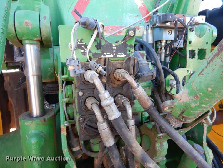 image for item DN6265 1998 John Deere 8200  MFWD tractor