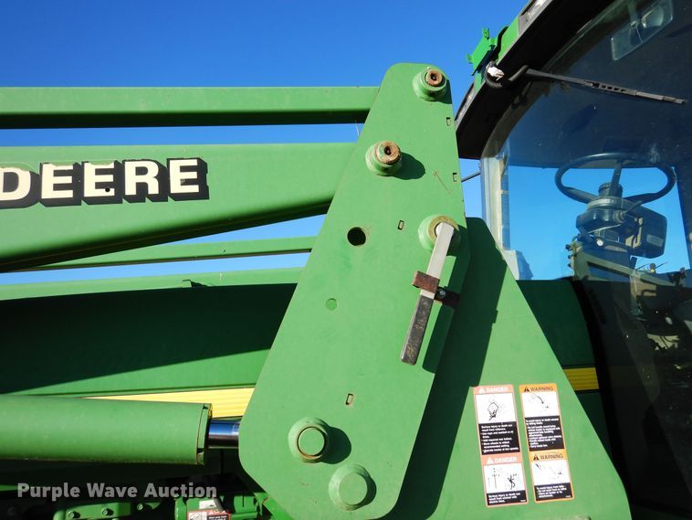 image for item DN6265 1998 John Deere 8200  MFWD tractor