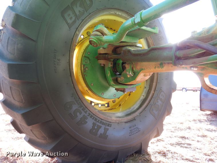 image for item DN6265 1998 John Deere 8200  MFWD tractor