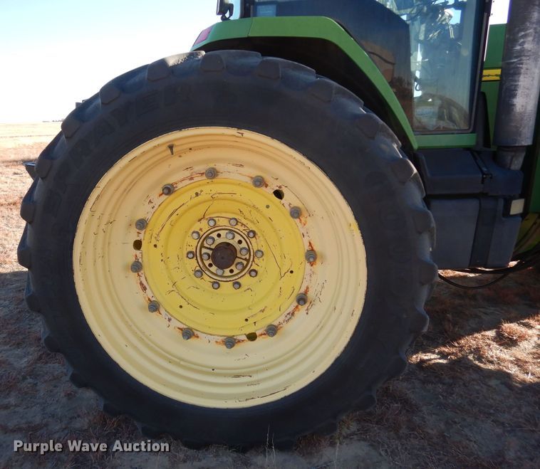 image for item DN6265 1998 John Deere 8200  MFWD tractor