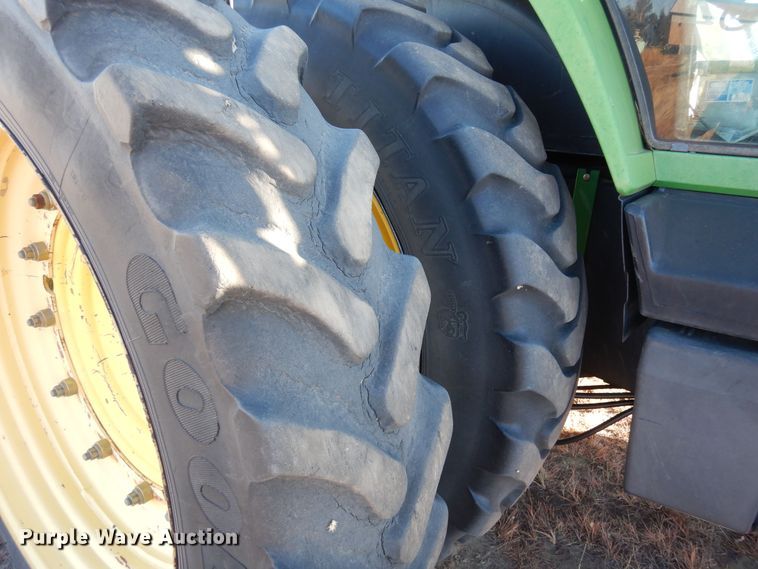 image for item DN6265 1998 John Deere 8200  MFWD tractor