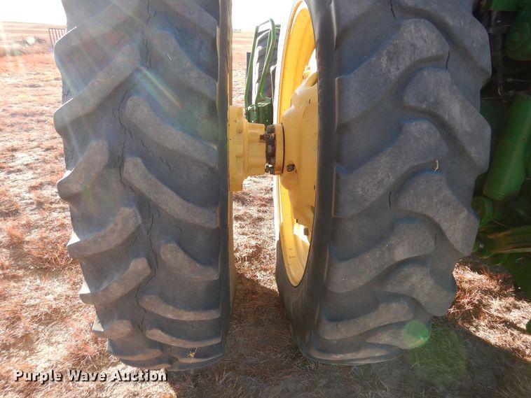 image for item DN6265 1998 John Deere 8200  MFWD tractor