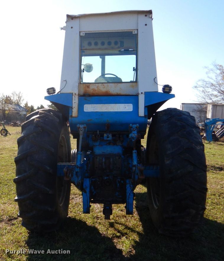 image for item DO1423 1968 Ford 8000  tractor