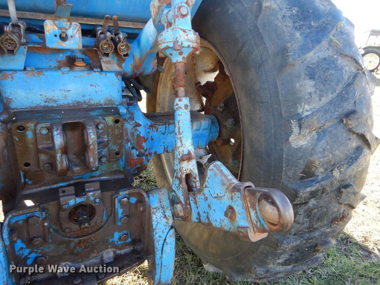 image for item DO1423 1968 Ford 8000  tractor