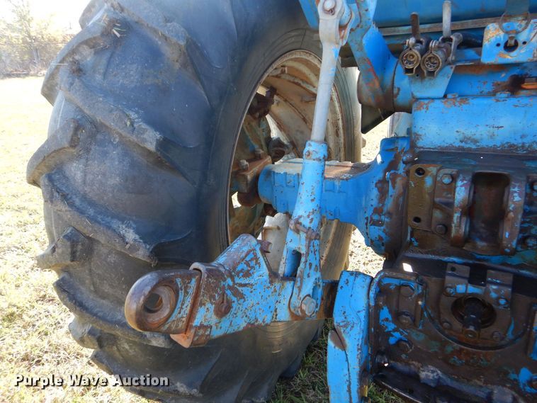 image for item DO1423 1968 Ford 8000  tractor