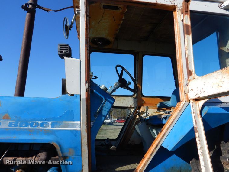 image for item DO1423 1968 Ford 8000  tractor