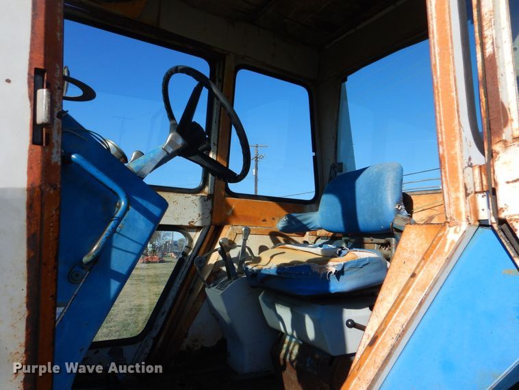 image for item DO1423 1968 Ford 8000  tractor