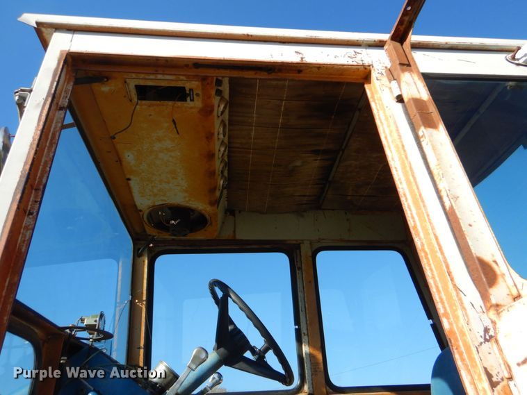 image for item DO1423 1968 Ford 8000  tractor