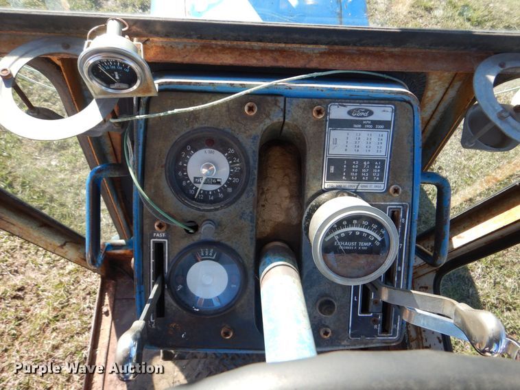 image for item DO1423 1968 Ford 8000  tractor