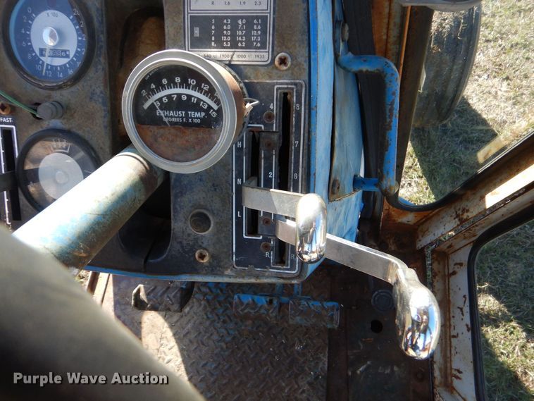 image for item DO1423 1968 Ford 8000  tractor