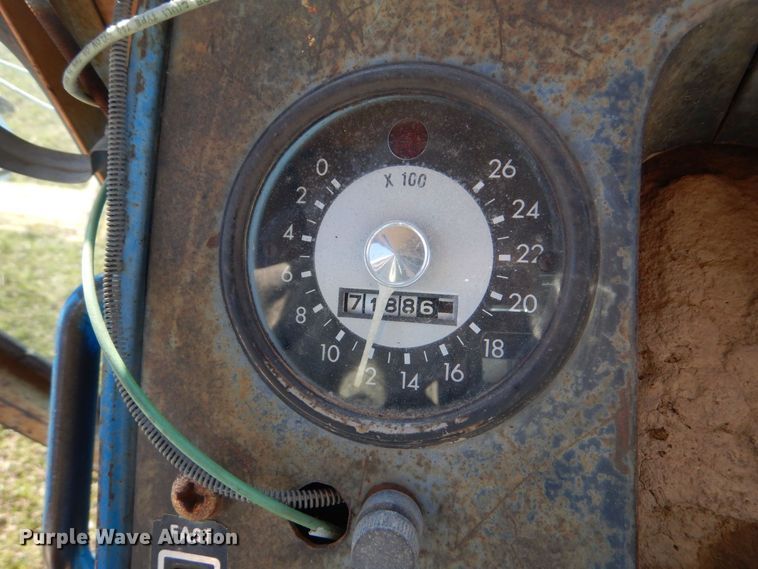 image for item DO1423 1968 Ford 8000  tractor