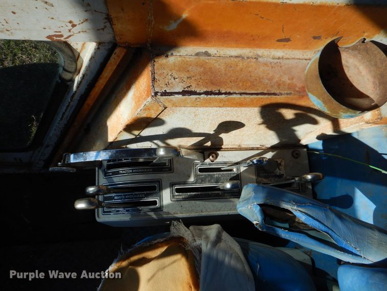 image for item DO1423 1968 Ford 8000  tractor