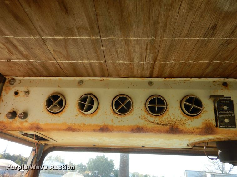 image for item DO1423 1968 Ford 8000  tractor