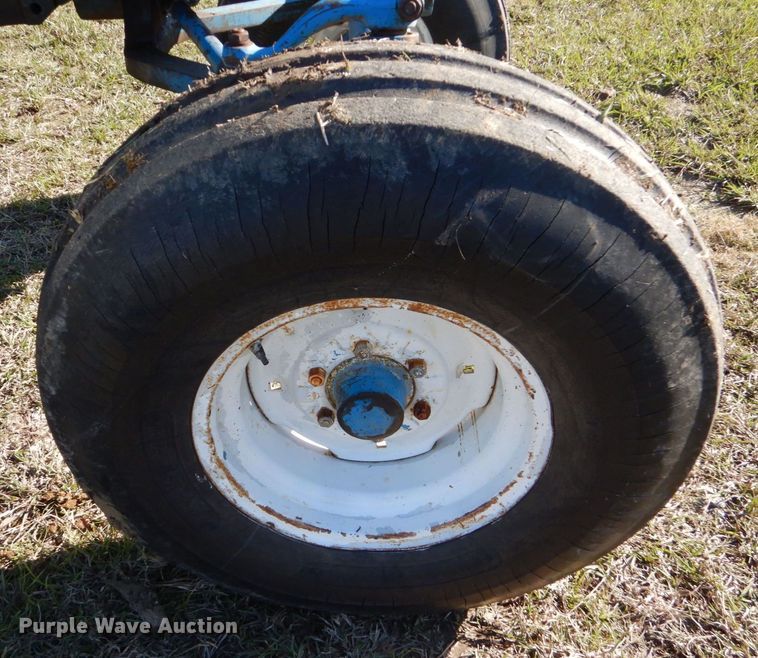 image for item DO1423 1968 Ford 8000  tractor