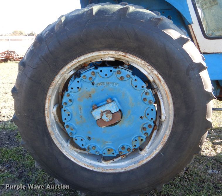 image for item DO1423 1968 Ford 8000  tractor