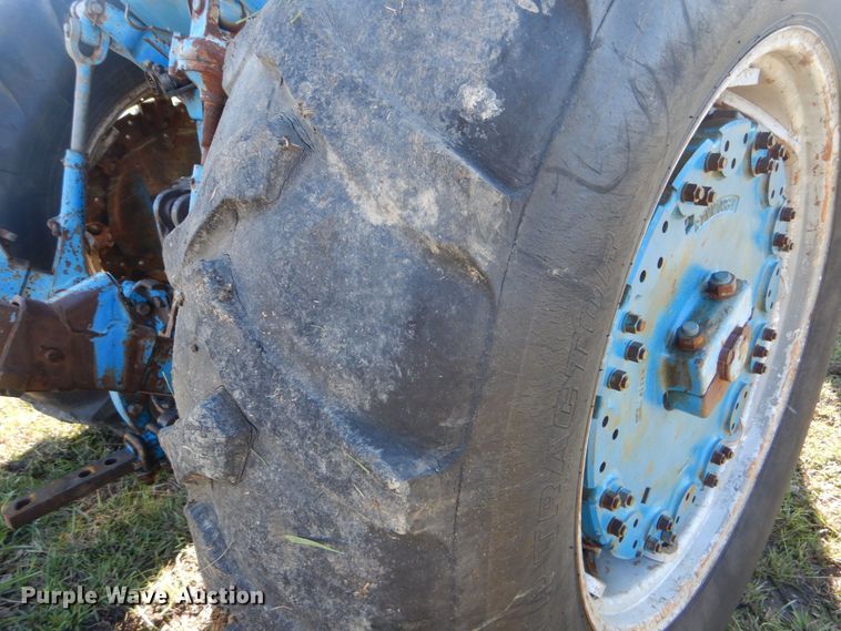 image for item DO1423 1968 Ford 8000  tractor