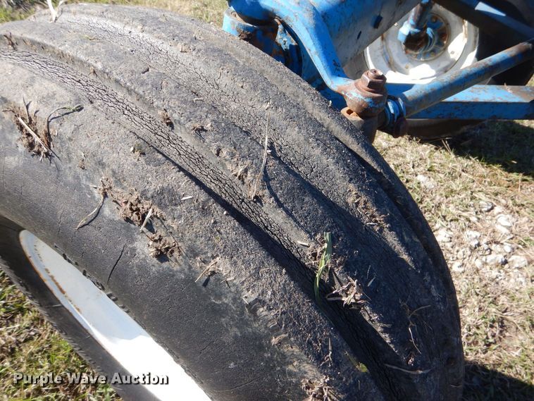 image for item DO1423 1968 Ford 8000  tractor