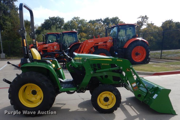 image for item DO1649 2022 John Deere 3025E  MFWD tractor