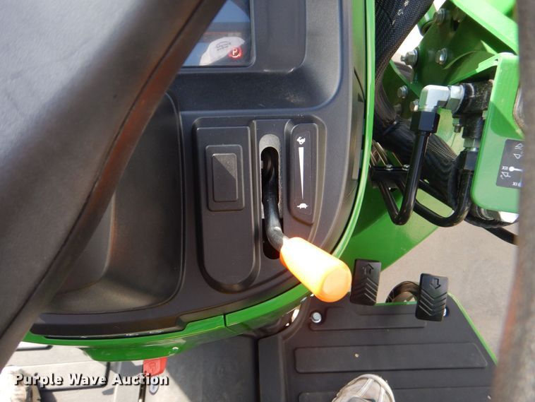 image for item DO1649 2022 John Deere 3025E  MFWD tractor