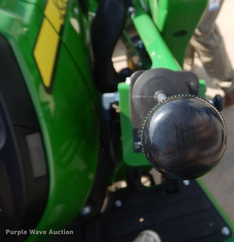 image for item DO1649 2022 John Deere 3025E  MFWD tractor